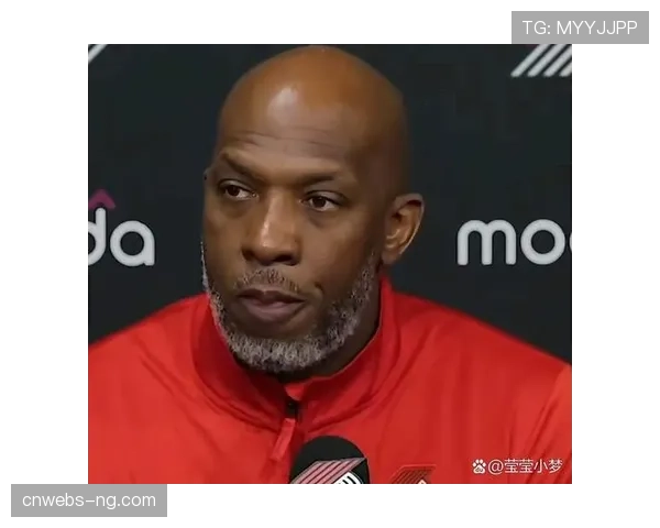 爵士新秀在首次执行关键边线球战术时失误,主帅赛后表示理解与鼓励